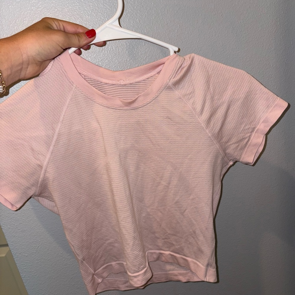 lululemon athletica swiftly tee cropped size 6!!